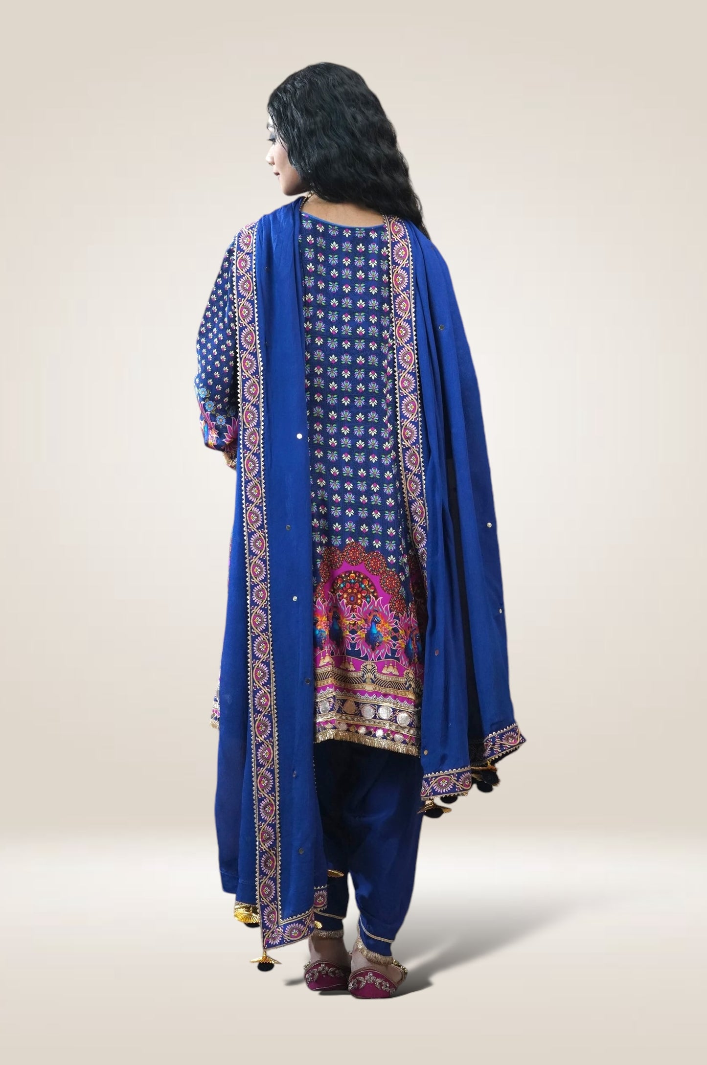 Bhumro  Suit Set